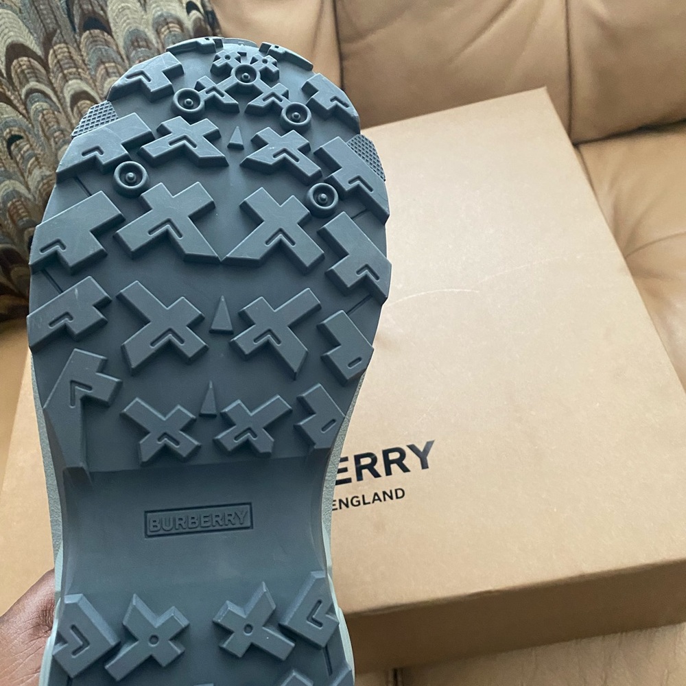Brand new Burberry Author Story Grey shoes size 8 - Picture 2 of 6